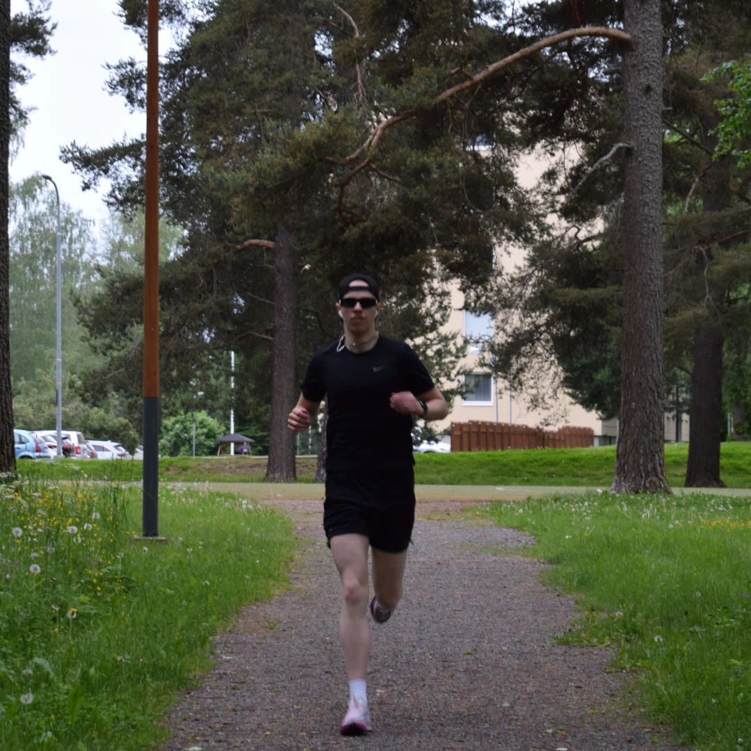 Iisak Harilo running